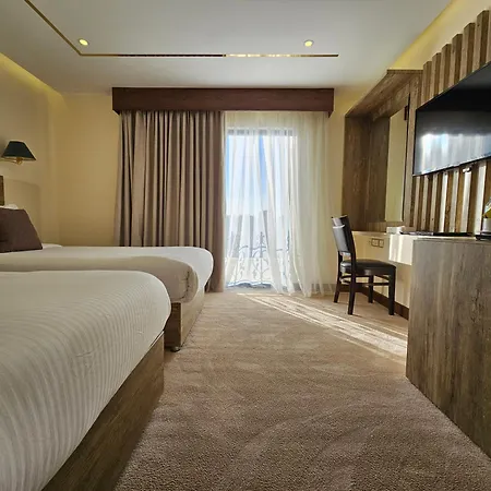 Edom Hotel Wadi Musa Exterior photo